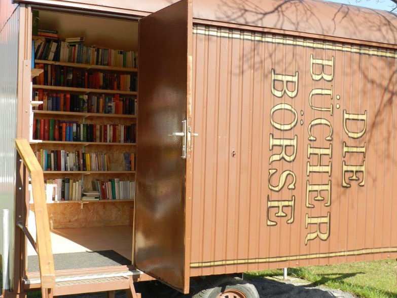 Bücherwagen